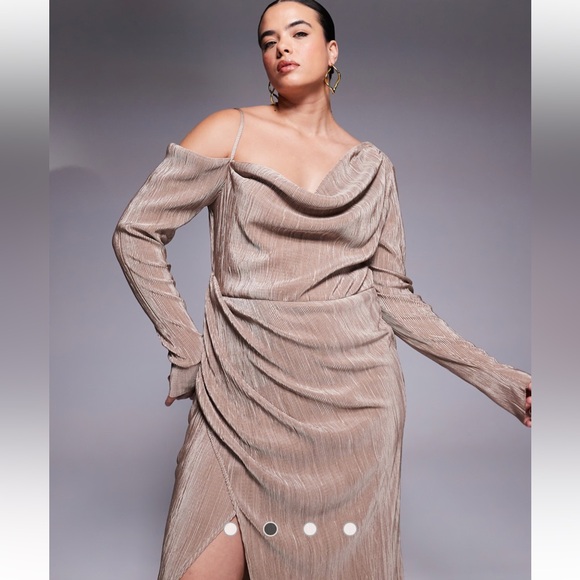 NWT ASOS DESIGN Curve Plisse Fallen Shoulder Maxi Dress With Ruching in Camel 20 - Picture 3 of 13